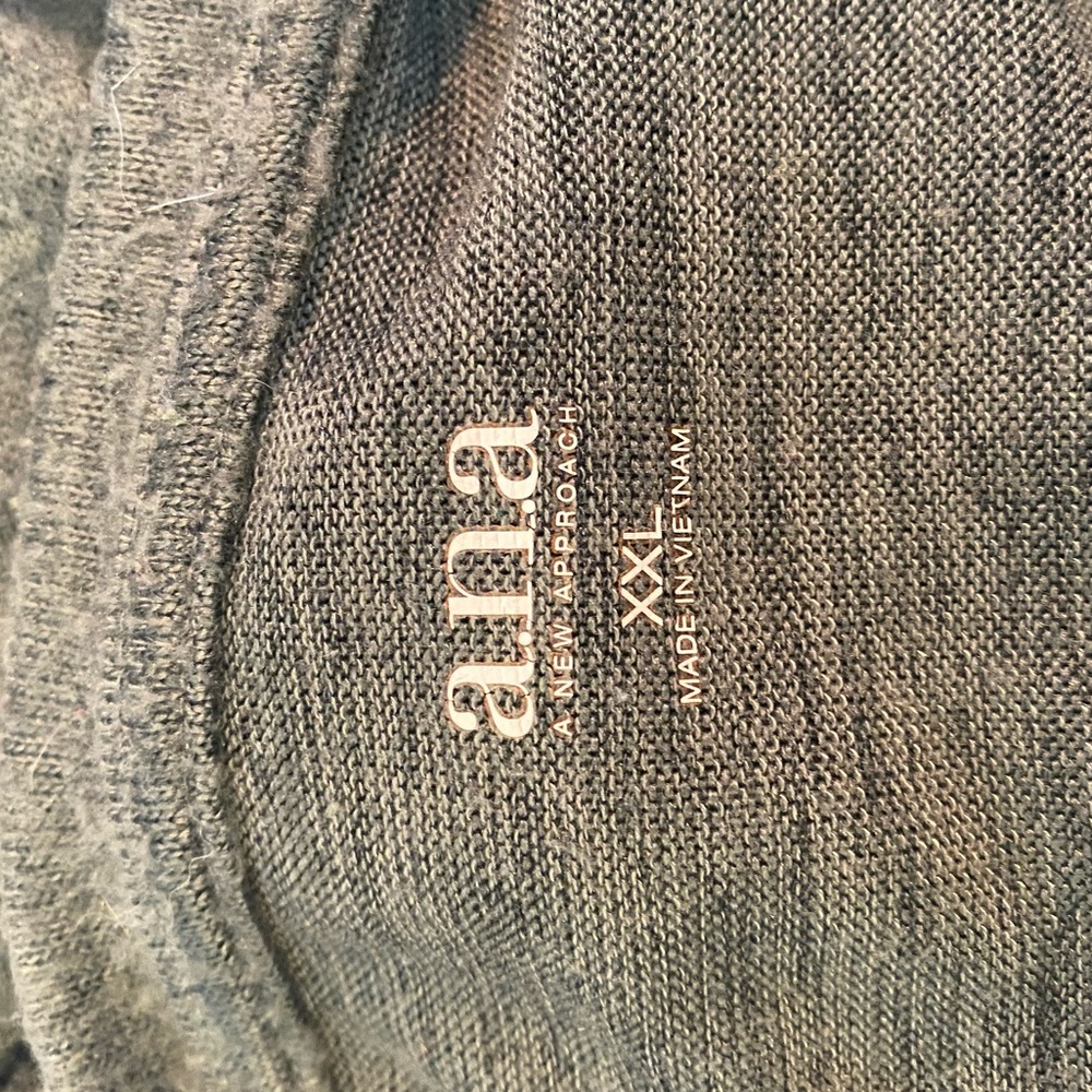 Sweater - Picture 8 of 8